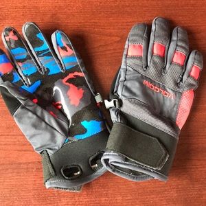 Volcom light weight tactical glove.